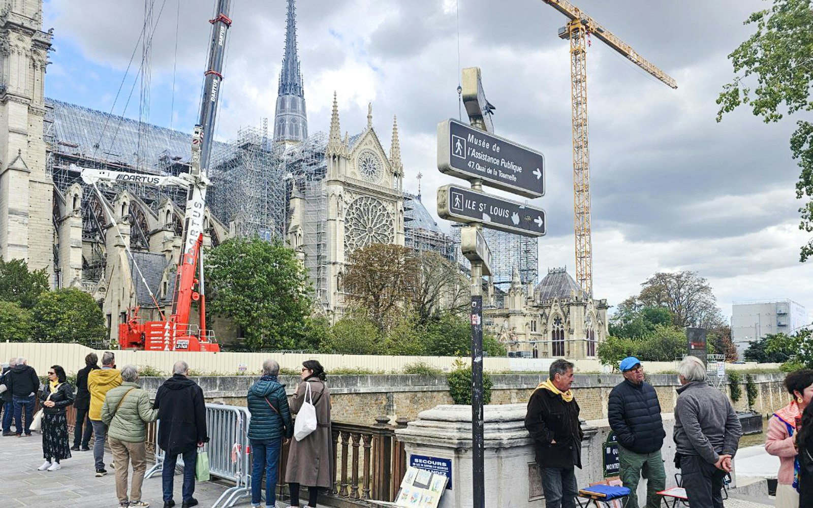 Walking tour on Île de la Cité