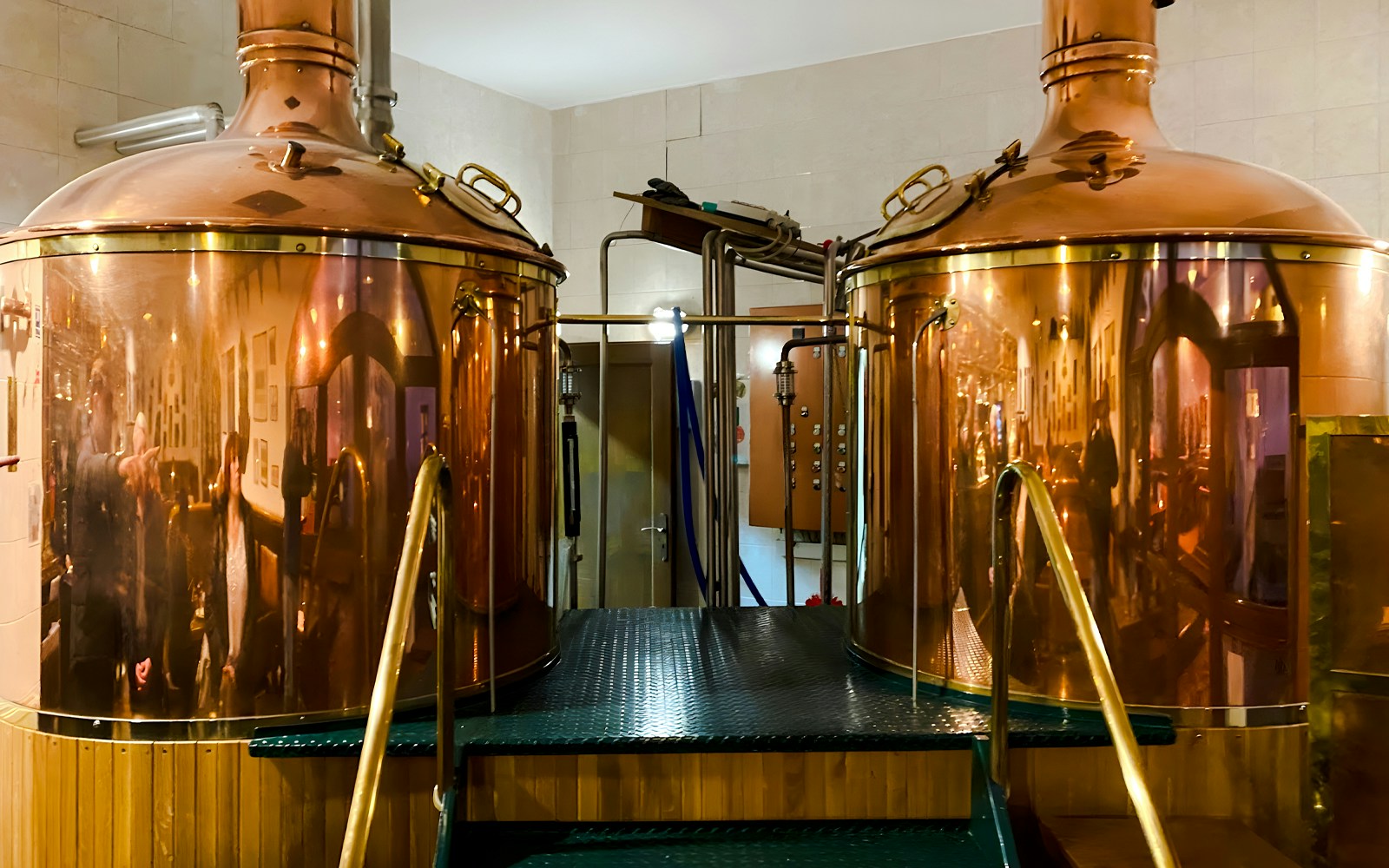 Copper pot stills: