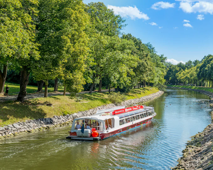 Stockholm: Royal Bridges & Canal Boat Tour with Audio Guide