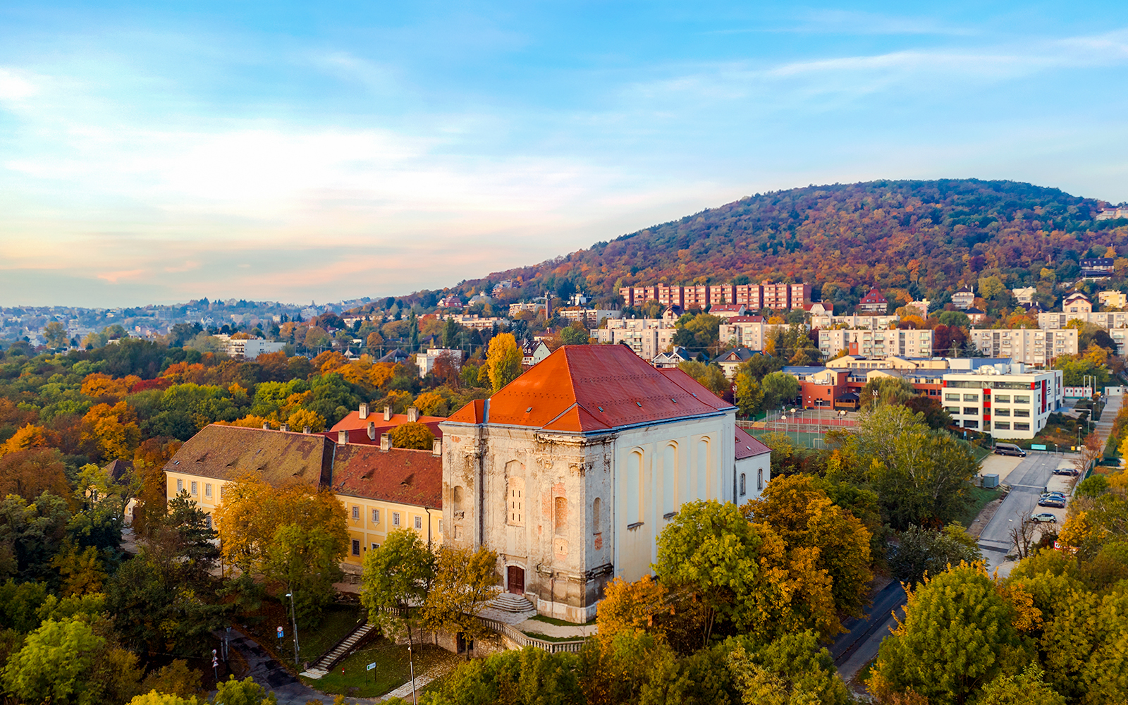 Why choose Budapest hop-on-hop-off tours?