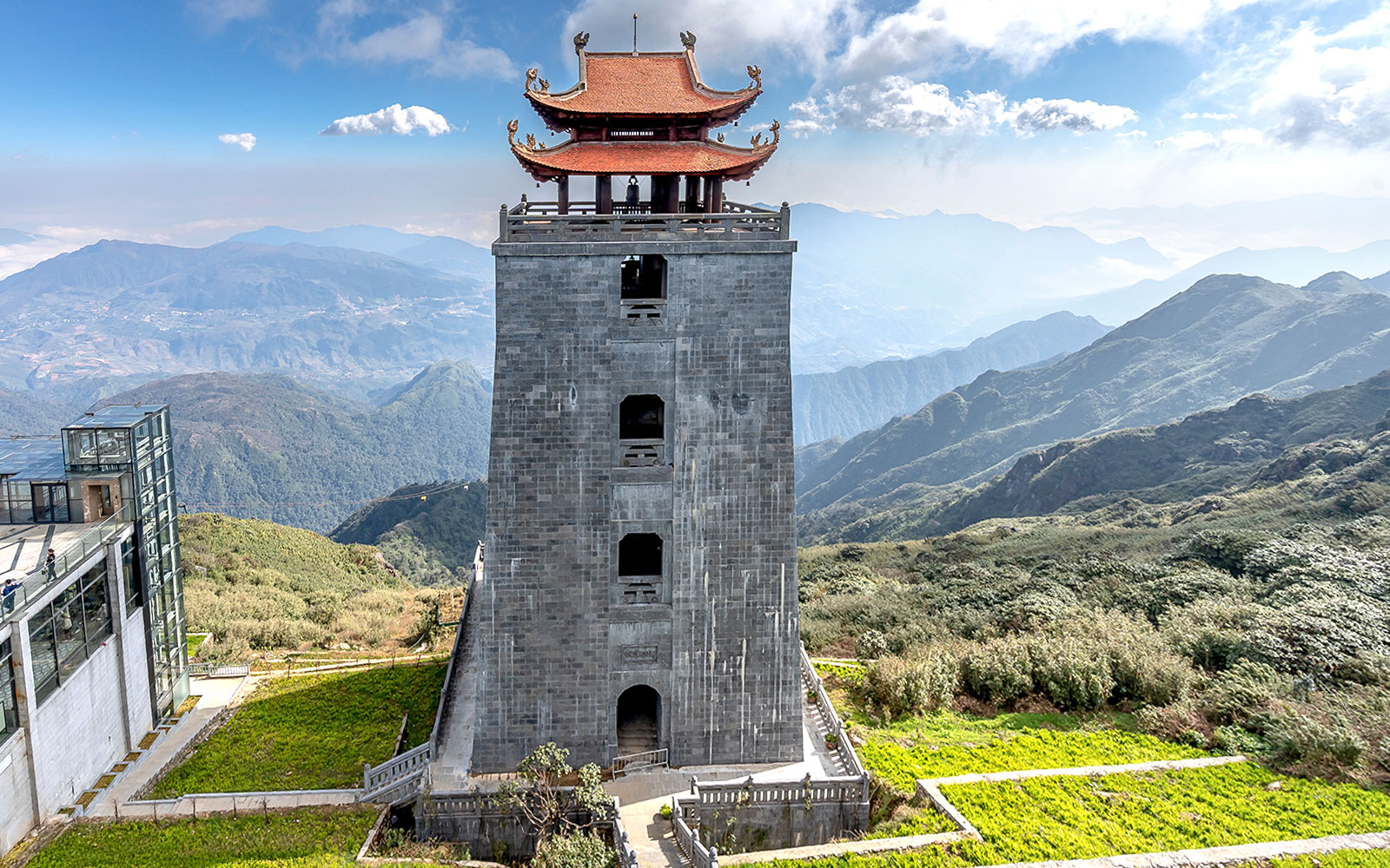 Sun World Fansipan Legend tower with mountain backdrop in Vietnam.