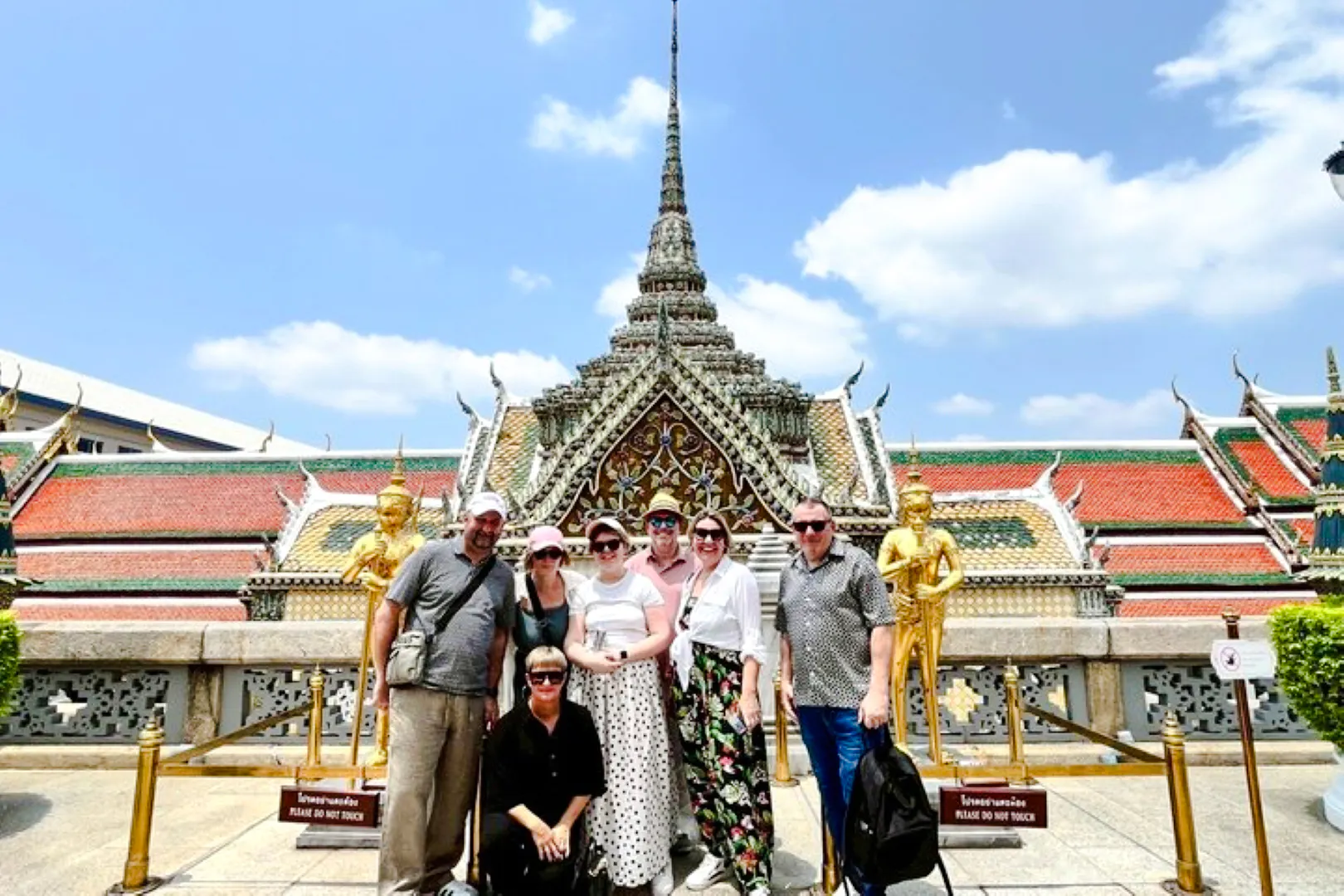 Group of tourists at Wat Pho temple in Bangkok during a private tour from Laem Chabang, Pattaya.