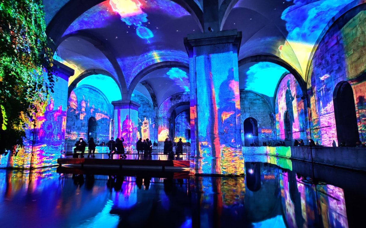 Visitors at Immersivus Gallery Lisbon viewing Monet and Klimt light show.