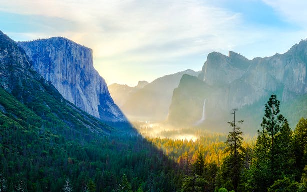 Sunrise view of El Capitan and Bridalveil Fall from Tunnel View, Yosemite National Park.