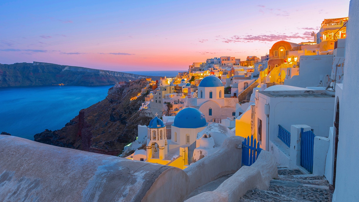 Top 5 Reasons to Go on A Santorini Lunch Cruise