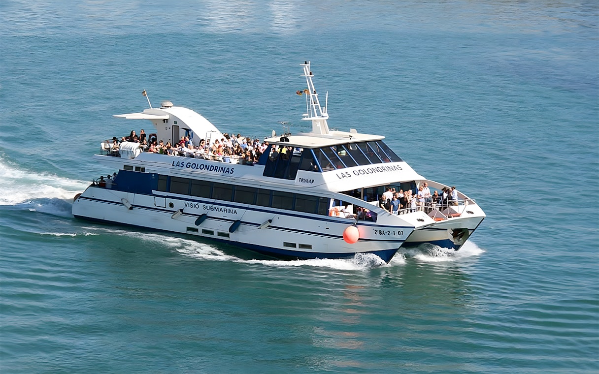 Tourists on a Las Golondrinas boat tour in Barcelona, part of Turbopass attractions.
