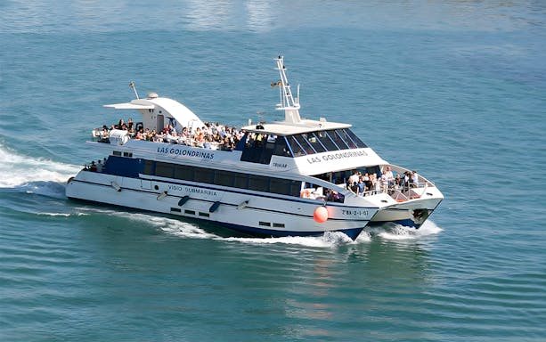 Tourists on a Las Golondrinas boat tour in Barcelona, part of Turbopass attractions.