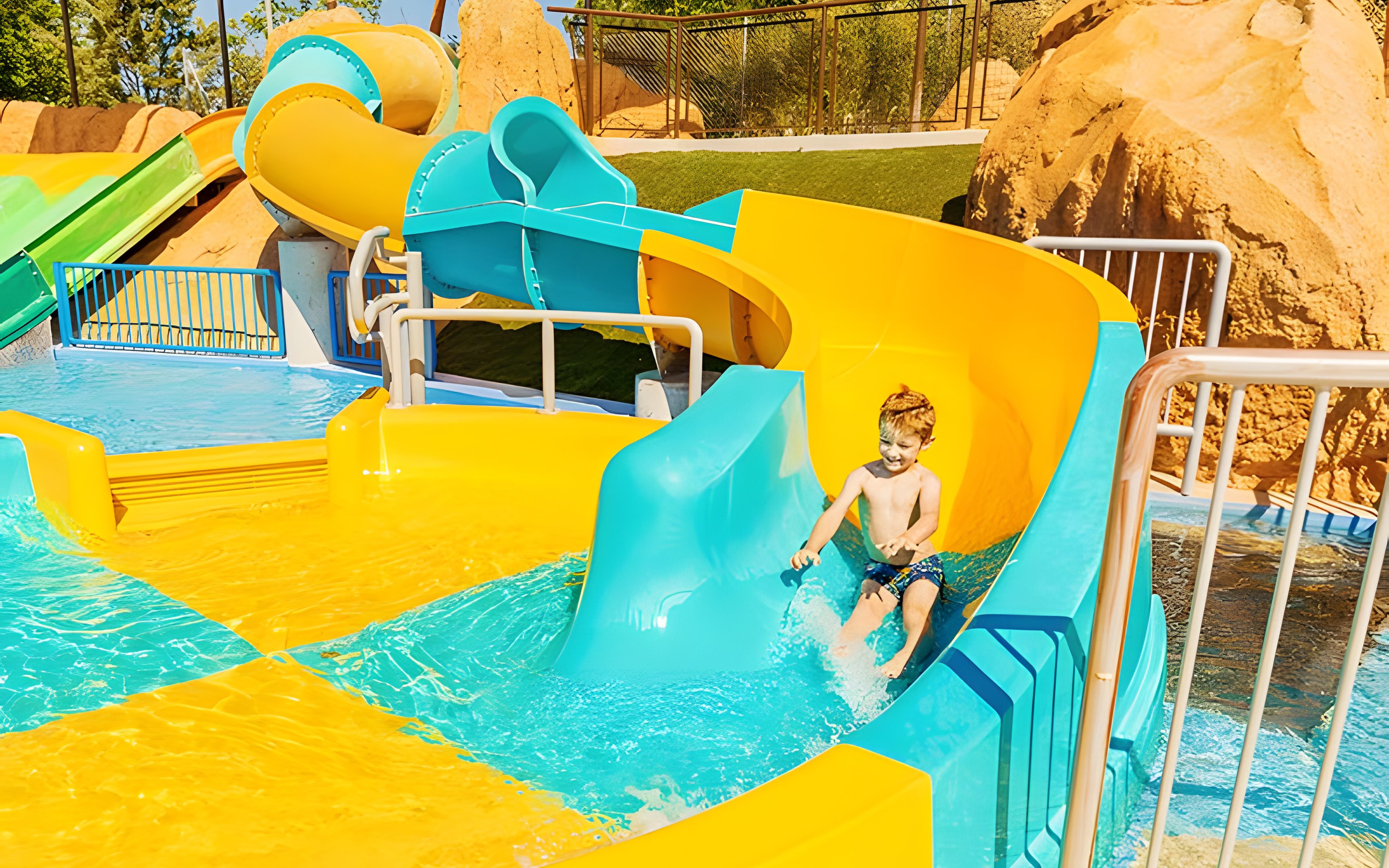 Child enjoying mini turbolance slide at Aquopolis Villanueva de la Cañada.