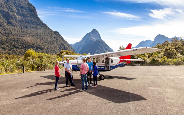 From Queenstown: Milford Sound Scenic Flyover & Cruise