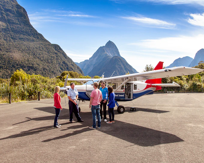 From Queenstown: Milford Sound Scenic Flyover & Cruise