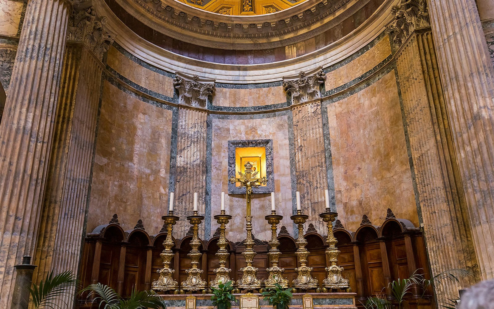 Artworks at Rome Pantheon