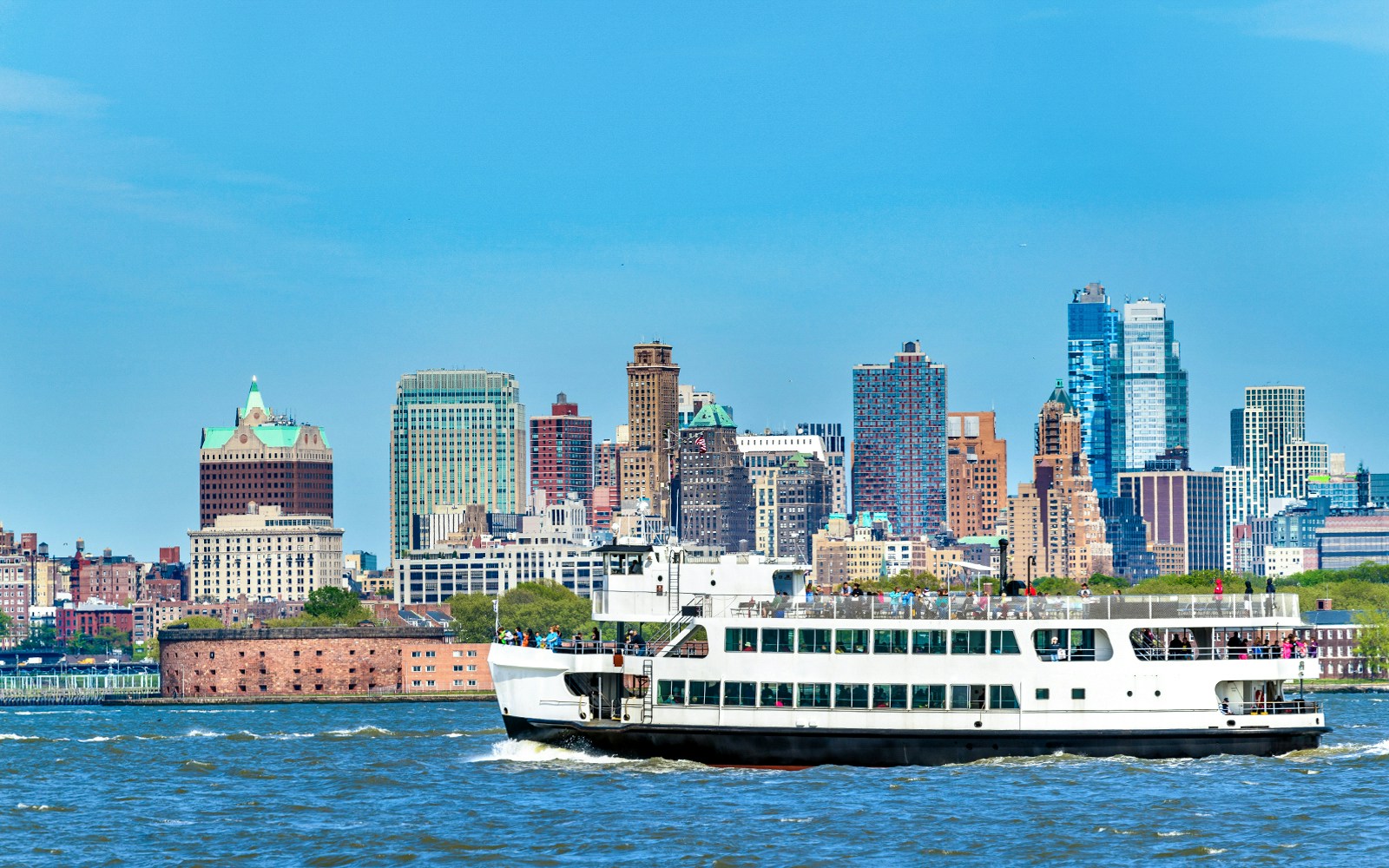 A view of the Manhattan Skyline from sightseeing cruise