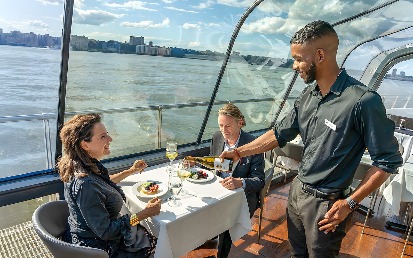 passengers enjoying the new york city brunch cruises