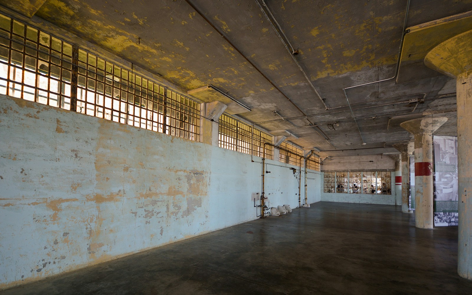 Alcatraz Island view with ferry, part of 2-day San Francisco hop-on hop-off city tour.