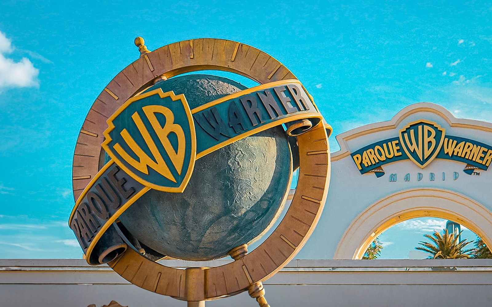 Entrance to Parque Warner in Madrid