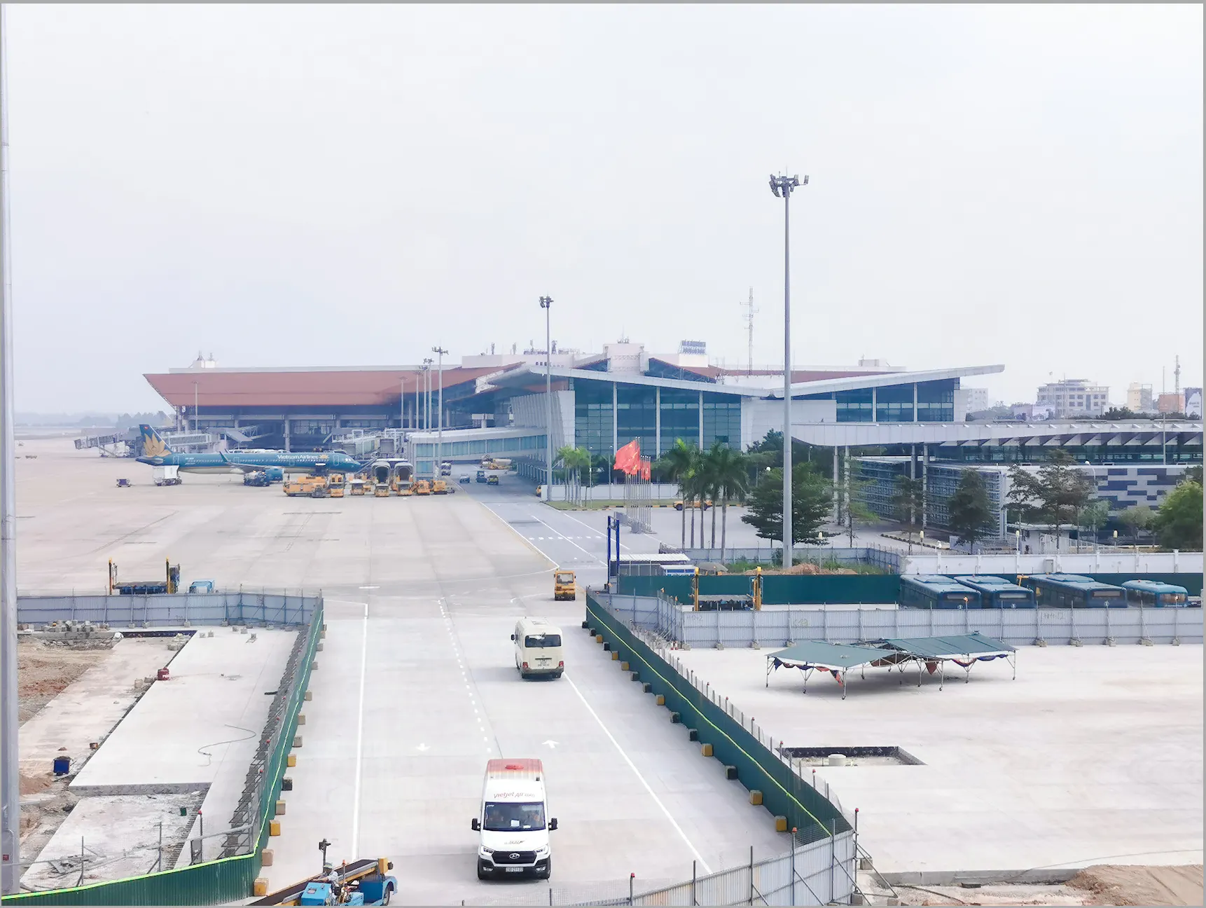 Noi Bai Airport to Hanoi City Center Private Transfer Image 4