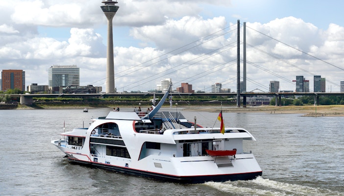 1-hour panoramic cruise in Dusseldorf