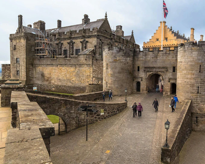 From Edinburgh: Loch Lomond, Stirling Castle & The Kelpies Full-Day Tour