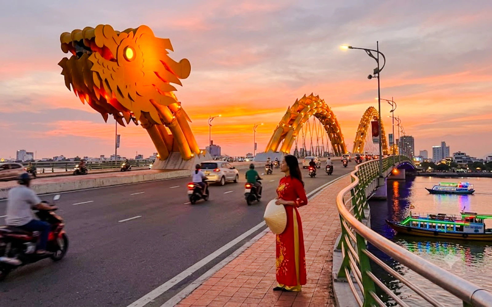 Da Nang Sunset Guided City Tour: Hidden Cafes Han Market and Lady Buddha (Product 55419)