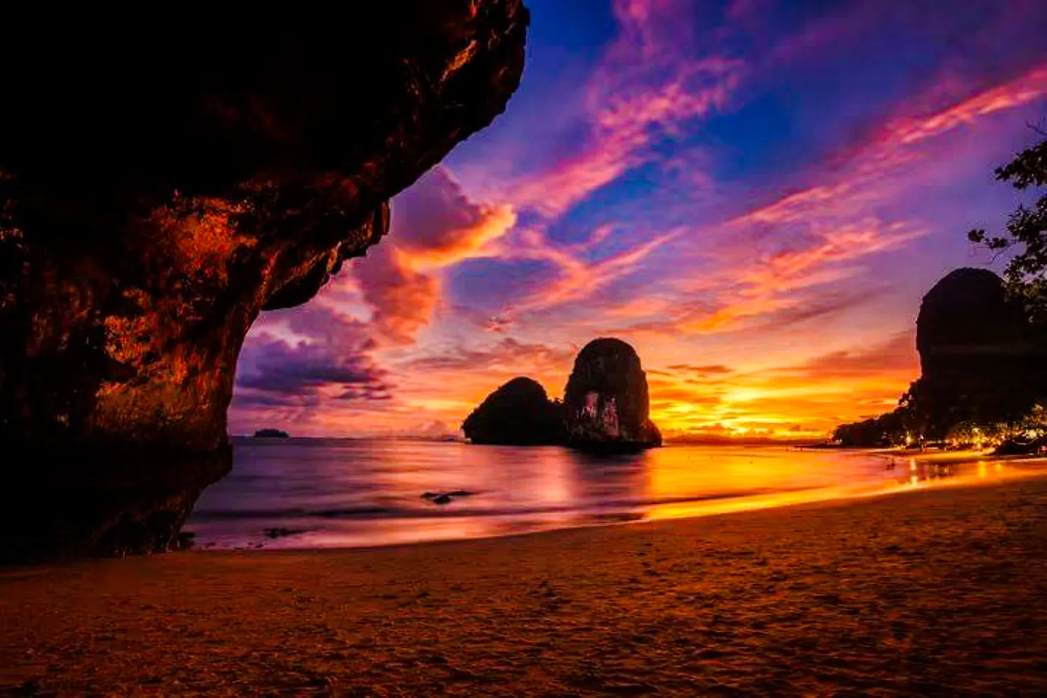 Krabi: Railay Beach Sunset Longtail Boat Tour with Bioluminescent Plankton Swim