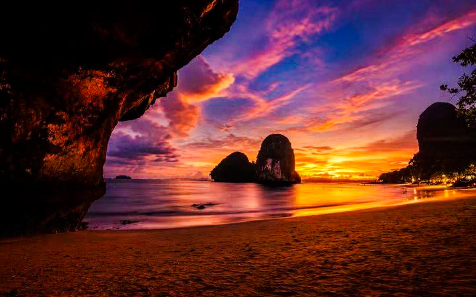 Krabi: Railay Beach Sunset Longtail Boat Tour with Bioluminescent Plankton Swim