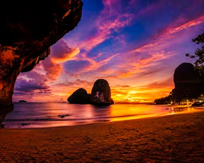 Krabi: Railay Beach Sunset Longtail Boat Tour with Bioluminescent Plankton Swim