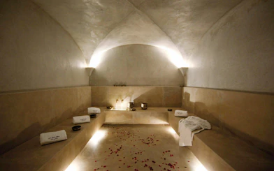 Le Bain Bleu Hammam interior with towels and rose petals, Marrakesh.