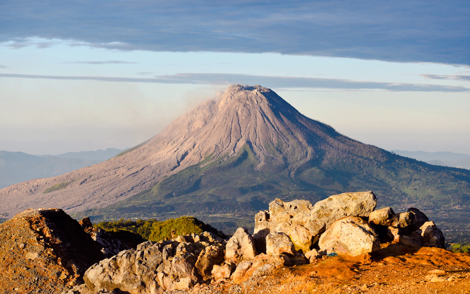From Medan: Mount Sibayak Sunrise Hike with Hot Spring and Sipiso-Piso Waterfall