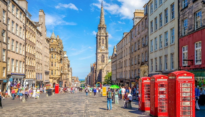 Royal Mile Edinburgh with St. Giles' Cathedral and red phone booths.