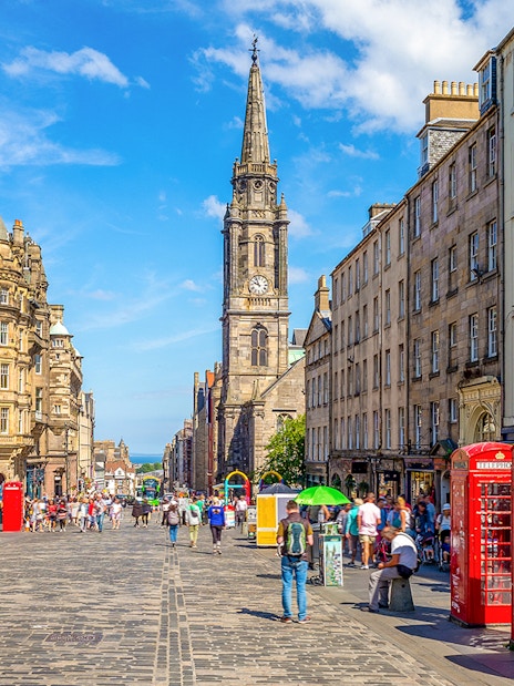 Royal Mile Edinburgh with St. Giles' Cathedral and red phone booths.