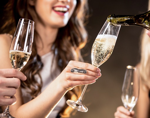 Barista serving the Champagne