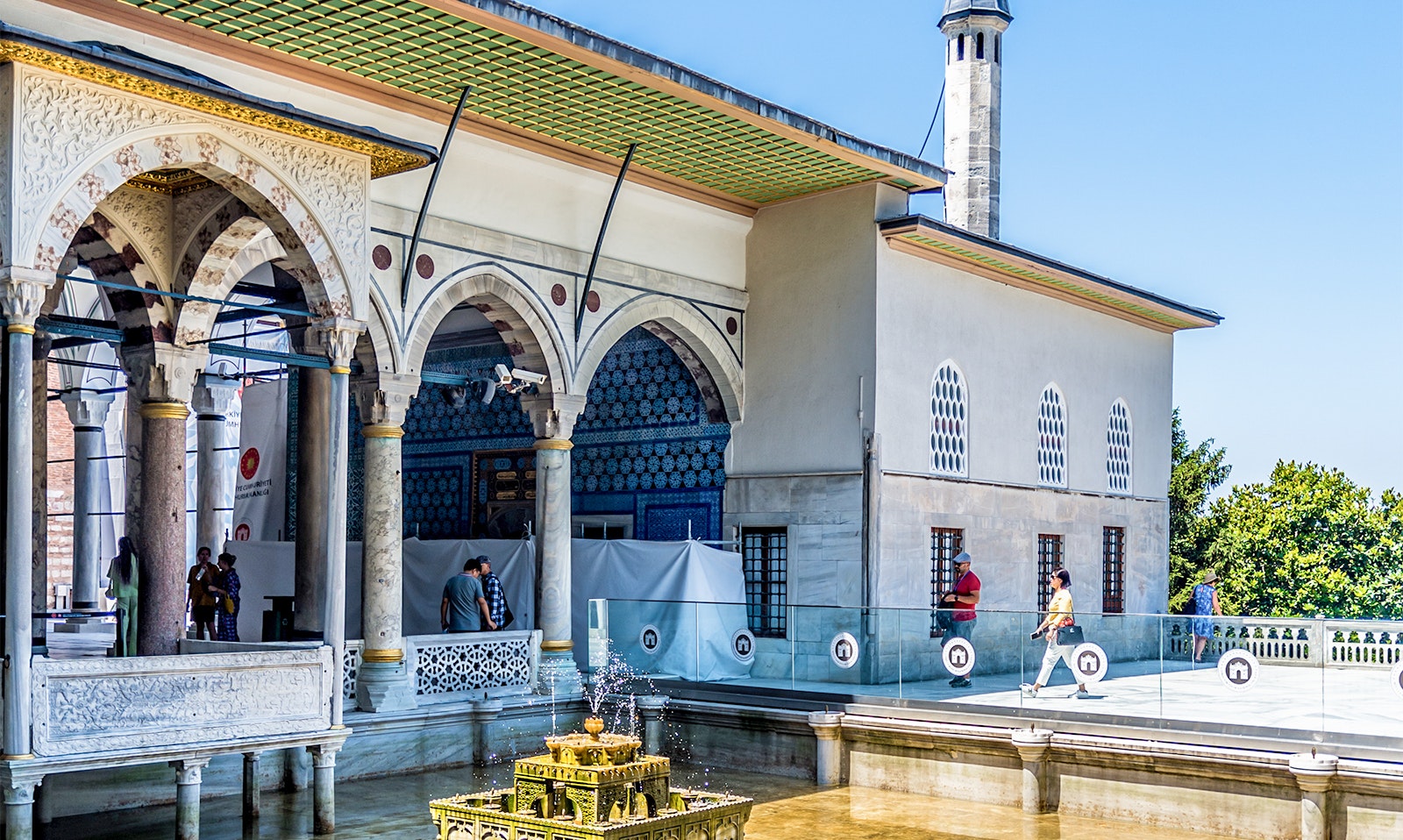Palace of Versailles early morning