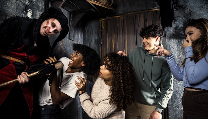 Visitors react to a costumed actor at the Amsterdam Dungeon.