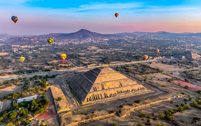 Hot air balloons over Pyramid of the Sun, Teotihuacan, Mexico.
