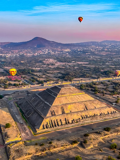 Hot air balloons over Pyramid of the Sun, Teotihuacan, Mexico.
