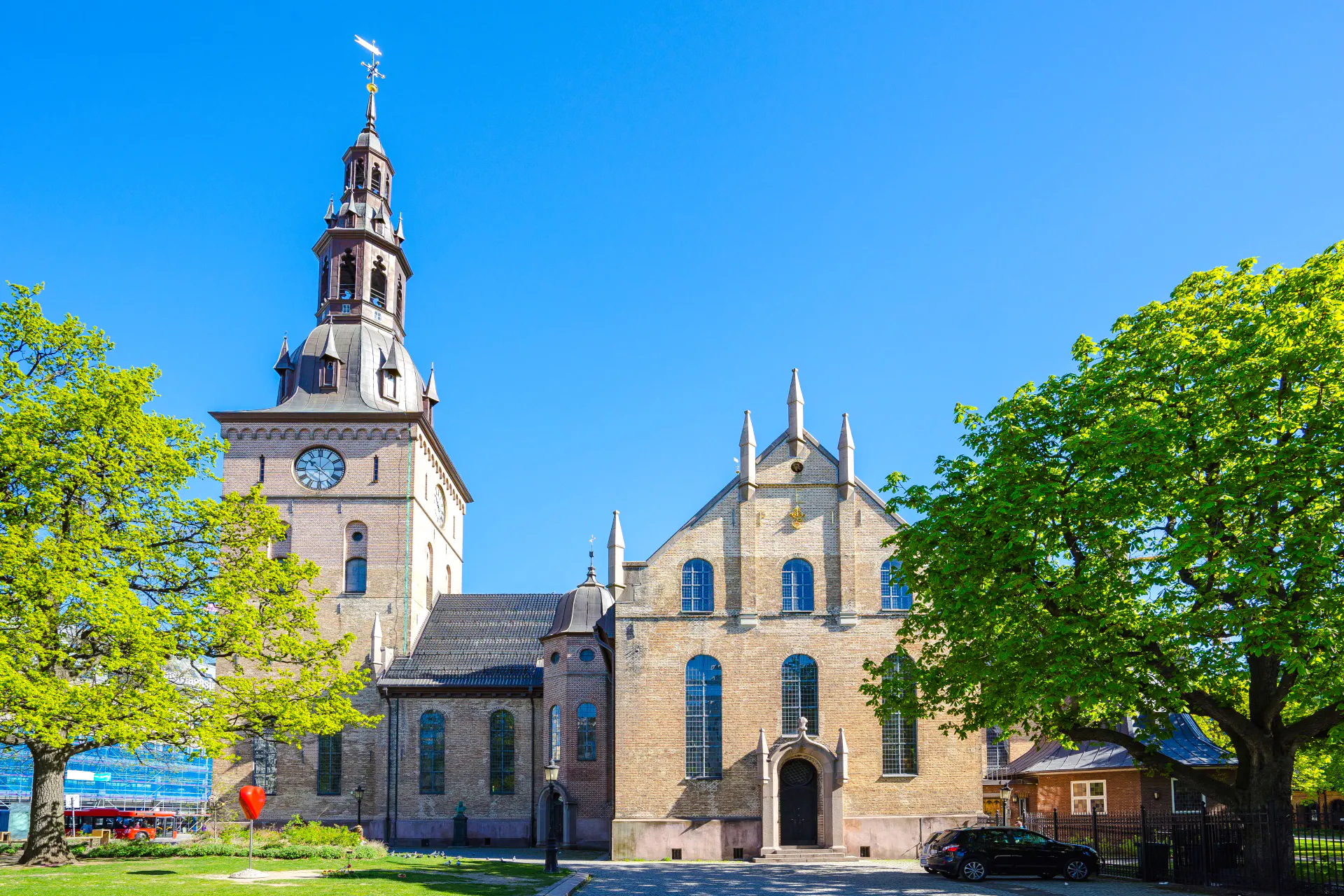 Oslo Old Town Private Walking Tour and Fjord Cruise Tickets