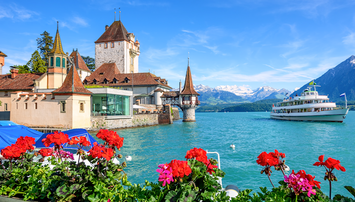 Stroll along the lakeside promenades
