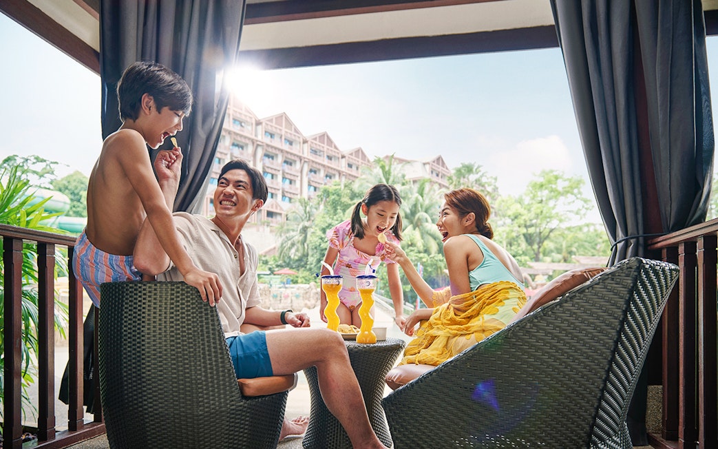 Guests enjoying drinks and snacks at Adventure Cove Waterpark™ cabana.