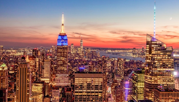 https://cdn-imgix.headout.com/media/images/ee8770870cbf6c52174602777451d559-New%20york%20skyline%20evening%20.jpg