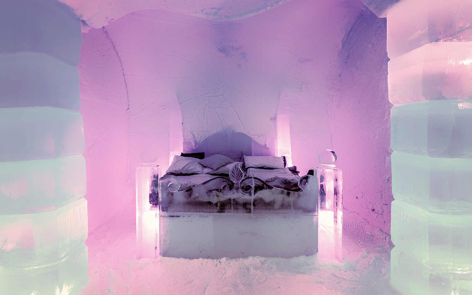 Honeymoon Suite in the Arctic SnowHote