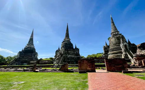 visita guiada en grupo pequeño al parque histórico de ayutthaya y al palacio de bang pa in-1