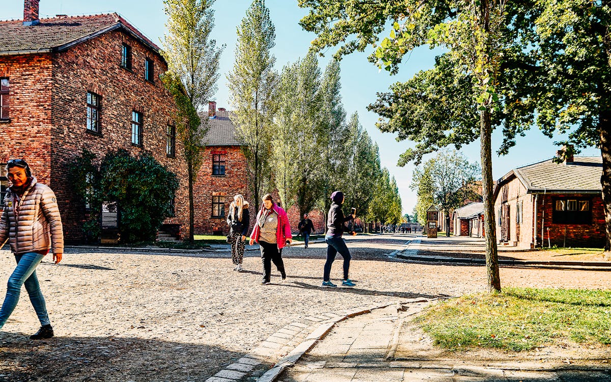 visita guiada a auschwitz-birkenau com passeio noturno pela cidade antiga da cracóvia-6 visita guiada a auschwitz-birkenau com passeio noturno pela cidade antiga da cracóvia-6