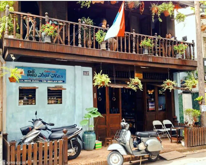 Ho Chi Minh City Guided Walking Tour: Independence Palace and War Remnants Museum (Product 53204)
