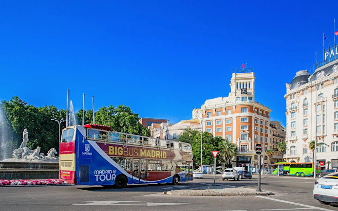 Big Bus Madrid touring Plaza Cánovas del Castillo with Neptune Fountain in view.