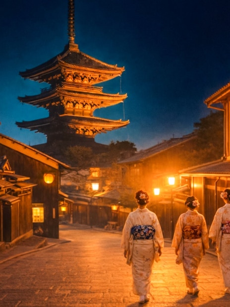 Evening walk in Higashiyama District, Kyoto, with Yasaka Pagoda in view.