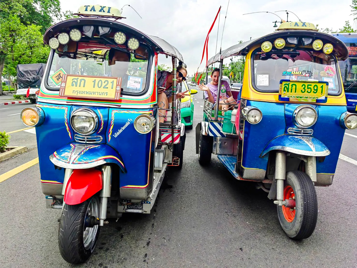 Bangkok Small-Group Tuk-Tuk Guided Tour with Lotus Flower Folding Image 8