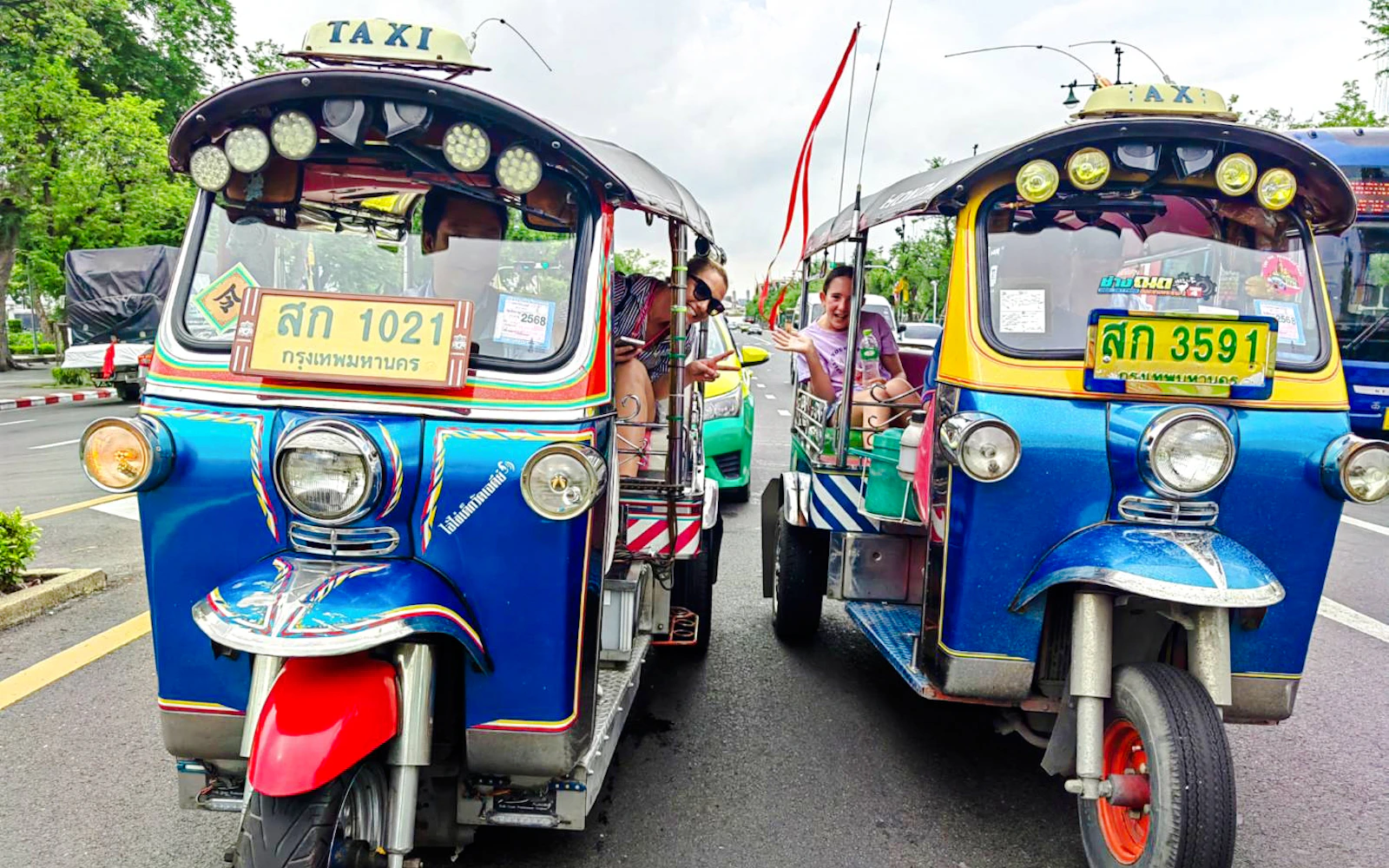 Bangkok Small-Group Tuk-Tuk Guided Tour with Lotus Flower Folding Image 8