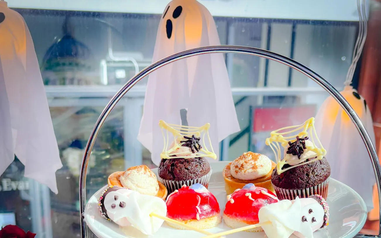 London Halloween Afternoon Tea Bus Tour with Live Guide, Seasonal Treats, and Sightseeing Image 9