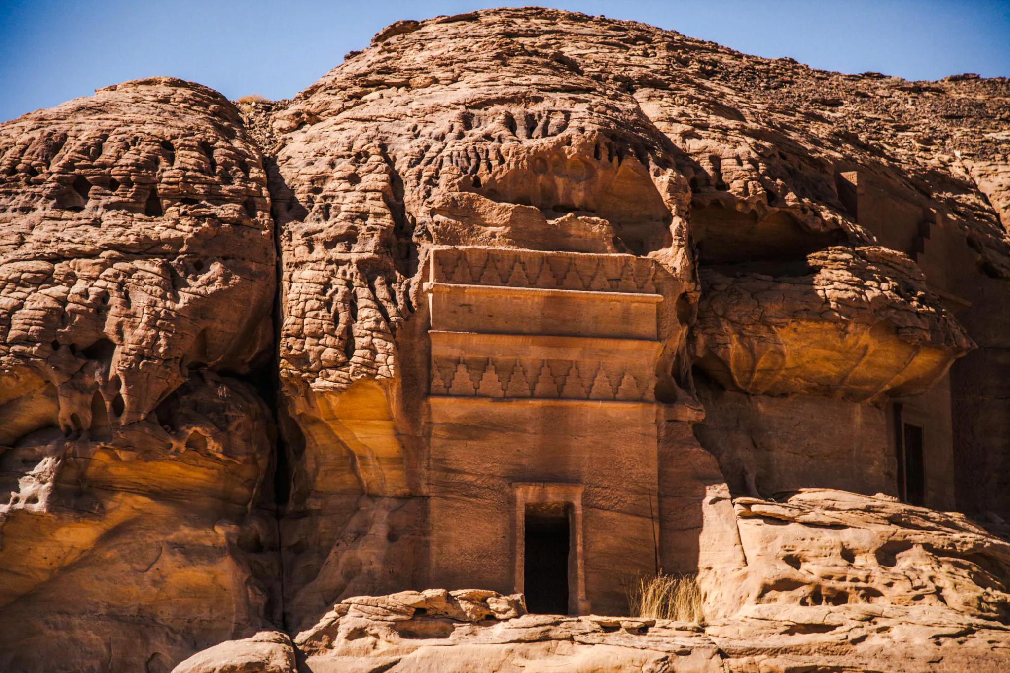 AlUla Guided Tour with Hotel Pickup: Hegra Maraya Oasis and AlUla Lookout Image 3