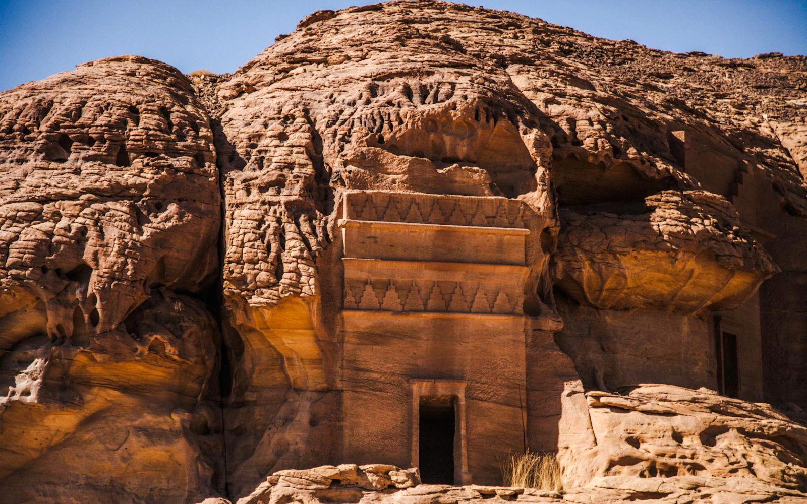 AlUla Guided Tour with Hotel Pickup: Hegra Maraya Oasis and AlUla Lookout Image 3